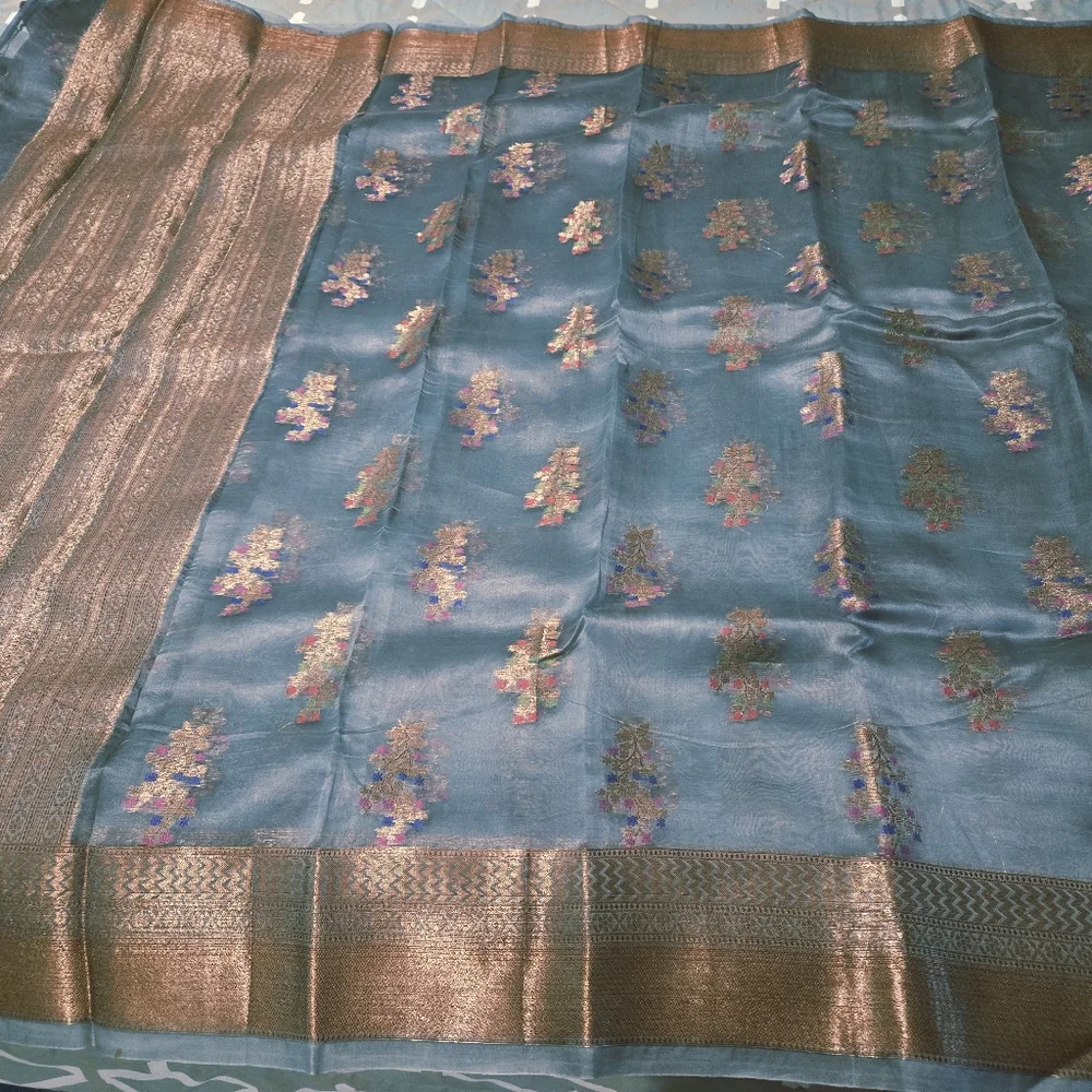 Beautiful Slate Grey Pure Organza Silk Sari with Matching Brocade Blouse Piece - Picture 4 of 13